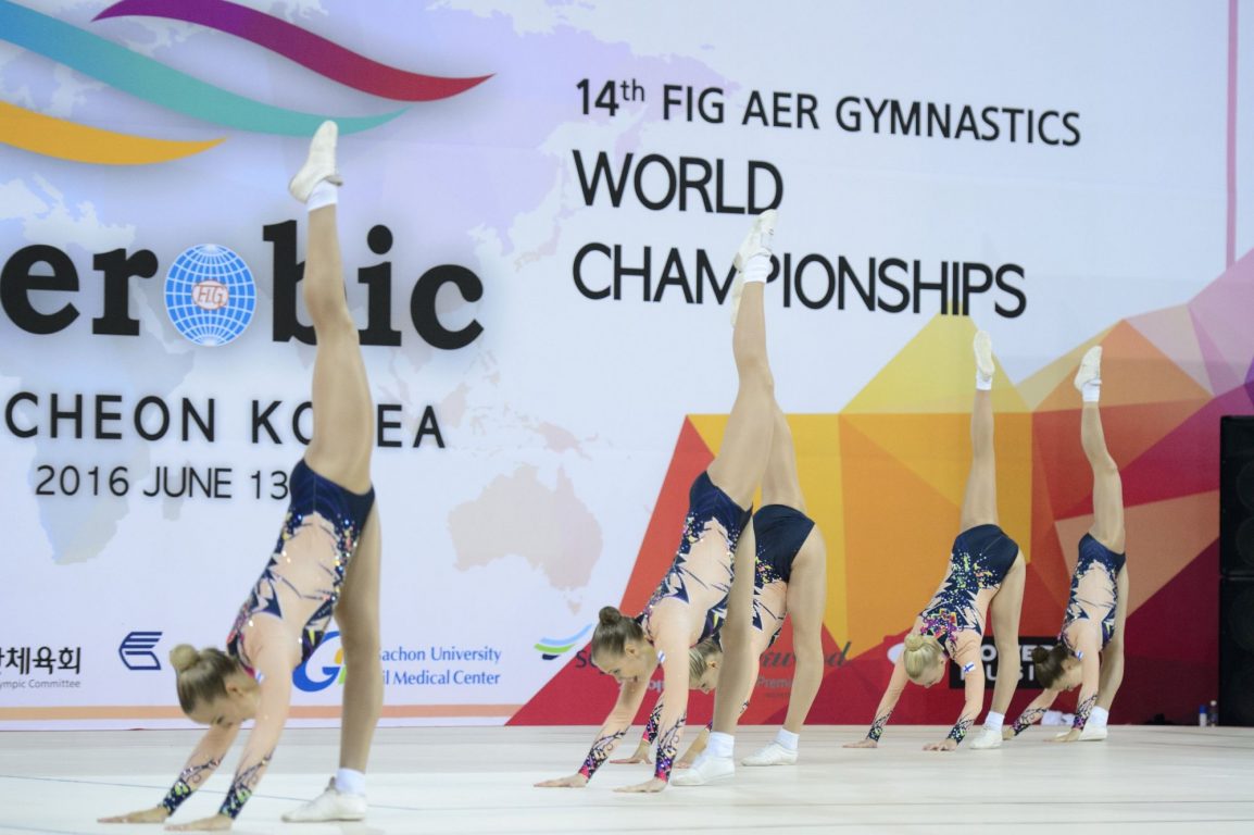 Naisten ryhmä kilpa-aerobicin MM-kilpailuissa 2016.