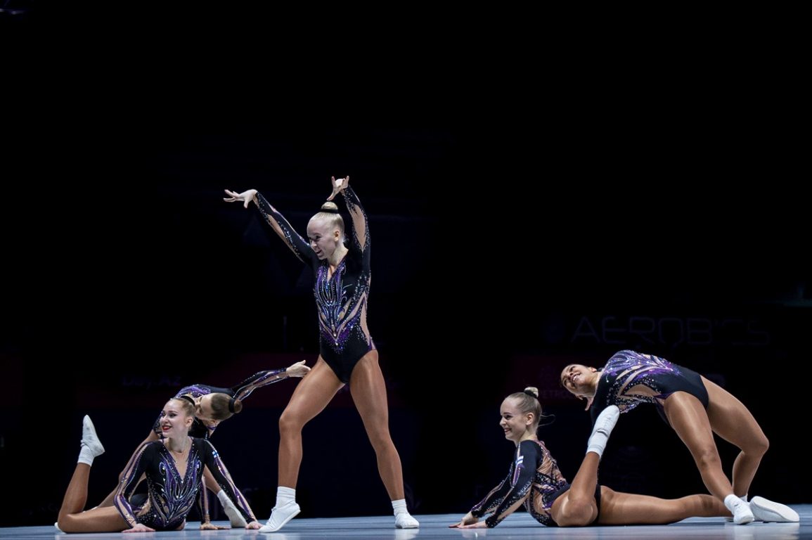 Naisten ryhmä kilpa-aerobicin MM-kilpailuissa vuonna 2021.