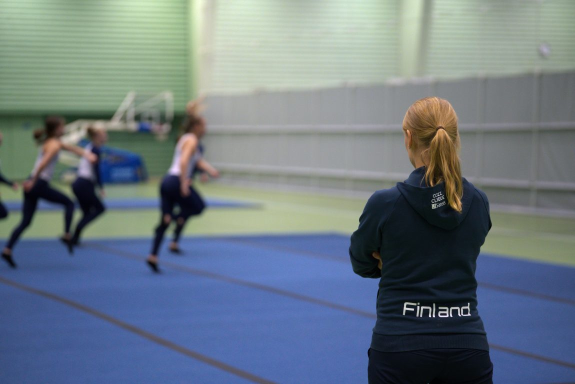 TG_maajoukkueleiri_valmentaja_Kuva_Tuomas_Solismaa TeamGym valmentaja