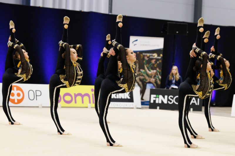 OVO Junior Teamin ristivaaka-tasapaino SM-kisoissa 2023